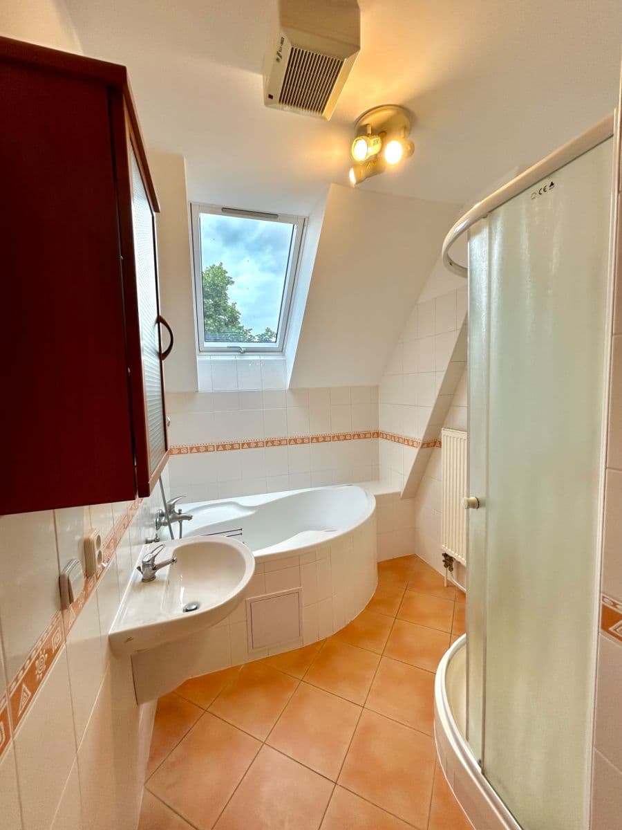 Predaj bytu 3-izbový 76 m², Křivoklátská, Praha, Praha Predaj bytu 3-izbový 76 m², Křivoklátská, Praha, Praha