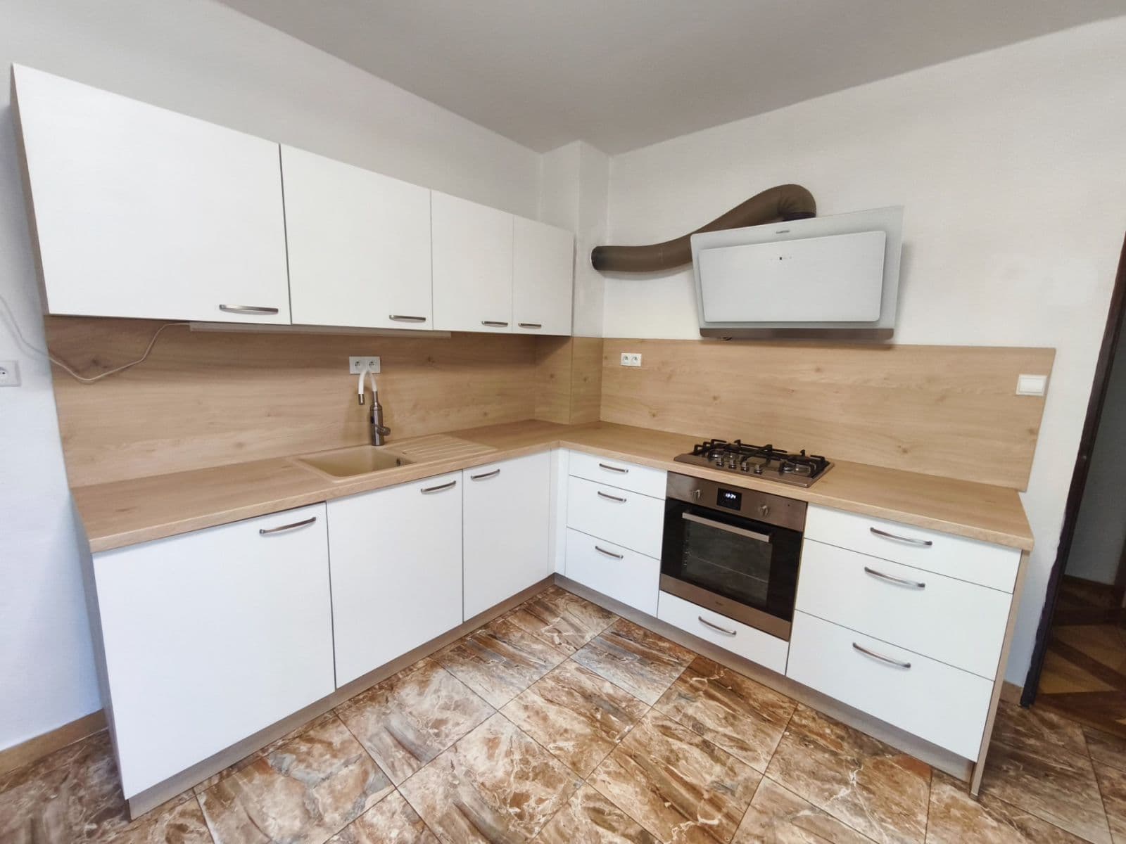 Predaj bytu 2-izbový 80 m², Havířská, Zastávka, Jihomoravský kraj Predaj bytu 2-izbový 80 m², Havířská, Zastávka, Jihomoravský kraj