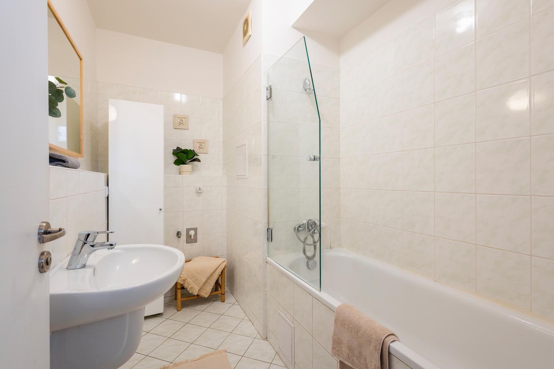 Predaj bytu 3-izbový 74 m², Za Devítkou, Jinočany, Středočeský kraj Predaj bytu 3-izbový 74 m², Za Devítkou, Jinočany, Středočeský kraj