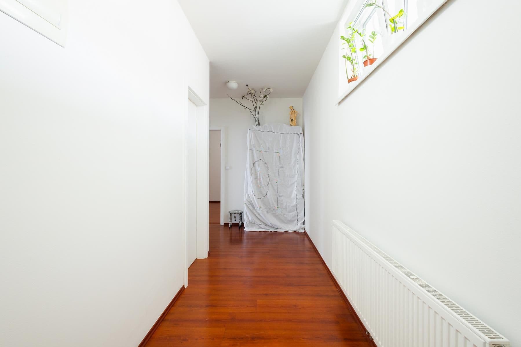 Predaj bytu 3-izbový 74 m², Za Devítkou, Jinočany, Středočeský kraj Predaj bytu 3-izbový 74 m², Za Devítkou, Jinočany, Středočeský kraj