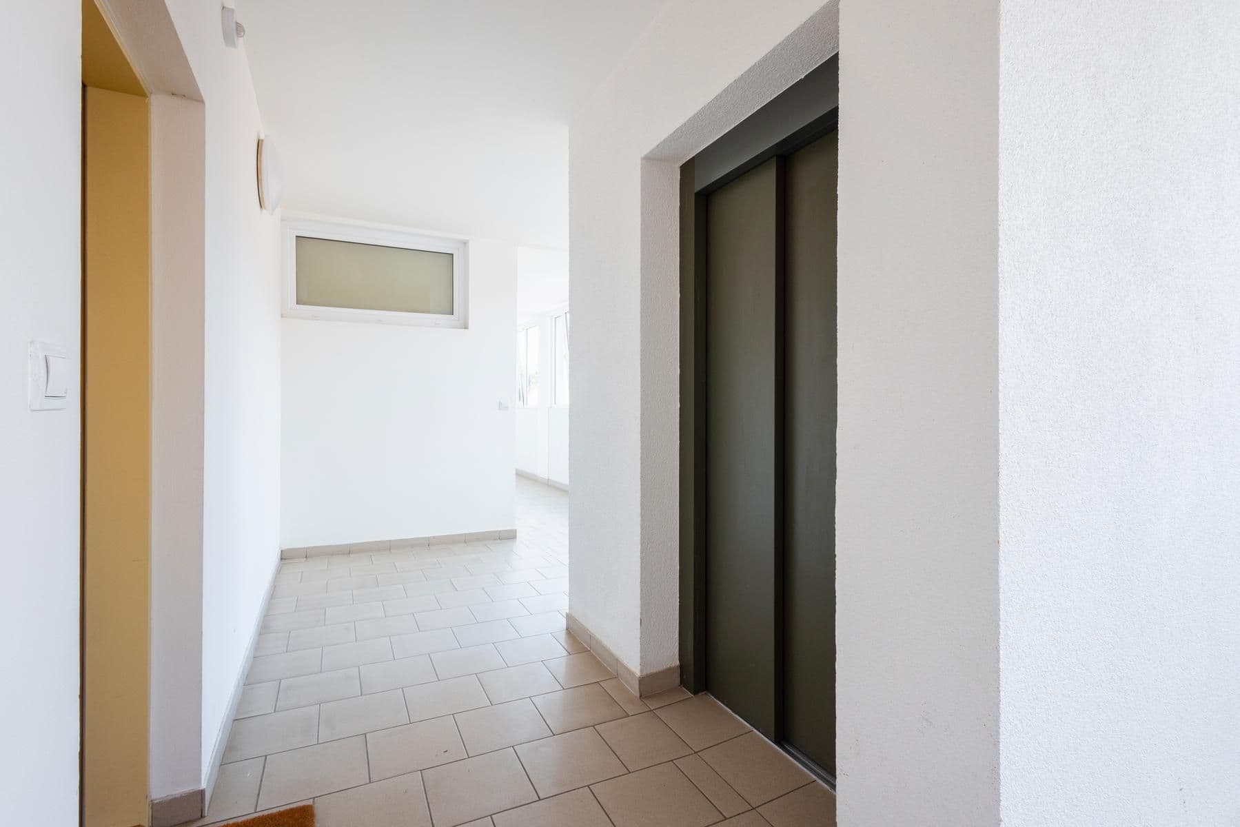 Predaj bytu 3-izbový 74 m², Za Devítkou, Jinočany, Středočeský kraj Predaj bytu 3-izbový 74 m², Za Devítkou, Jinočany, Středočeský kraj