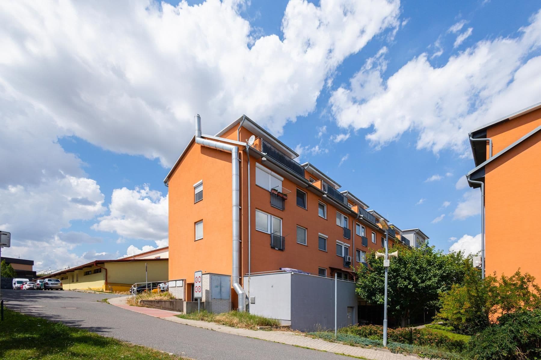 Predaj bytu 3-izbový 74 m², Za Devítkou, Jinočany, Středočeský kraj Predaj bytu 3-izbový 74 m², Za Devítkou, Jinočany, Středočeský kraj