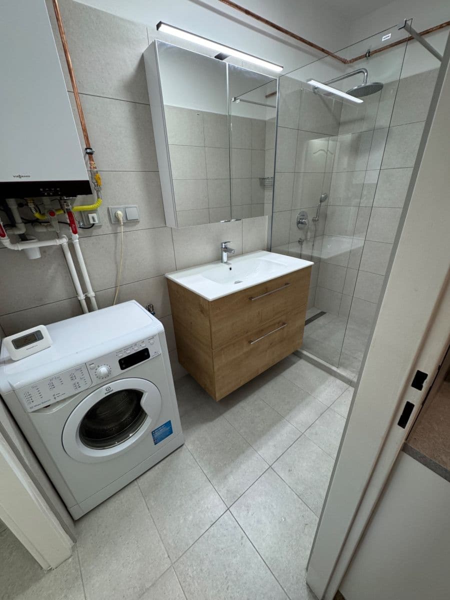 Prenájom bytu 2-izbový 48 m², Kravařská, Ostrava, Moravskoslezský kraj Prenájom bytu 2-izbový 48 m², Kravařská, Ostrava, Moravskoslezský kraj
