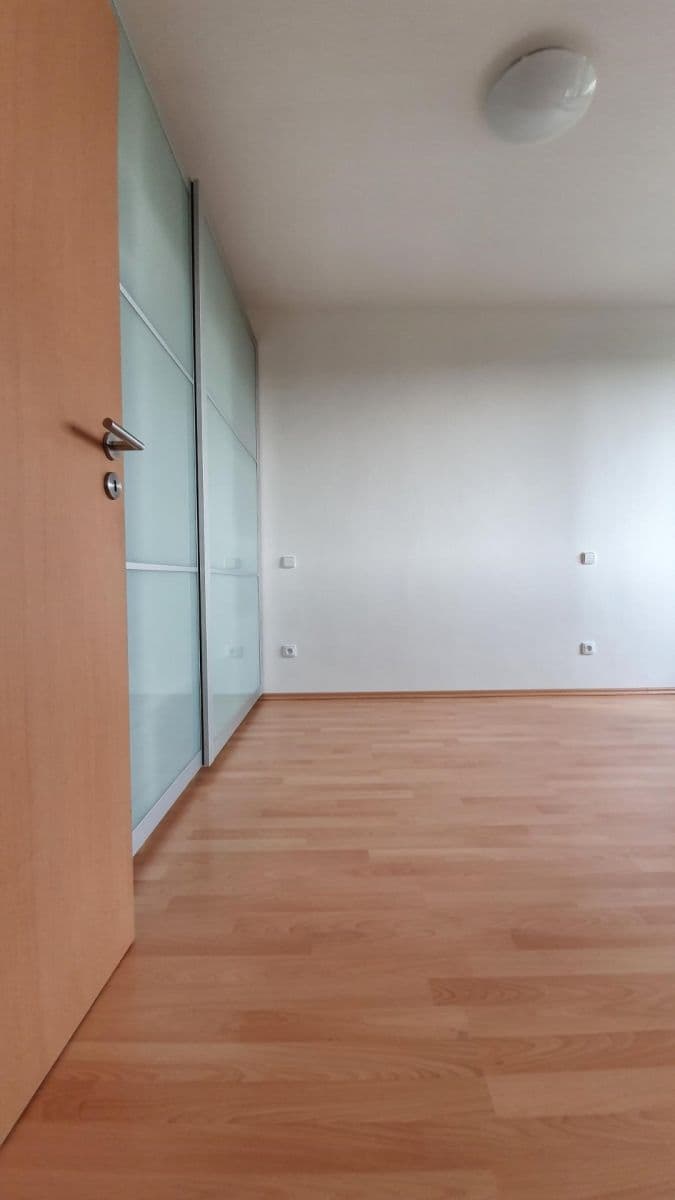 Prenájom bytu 2-izbový 38 m², Donínská, Praha, Praha Prenájom bytu 2-izbový 38 m², Donínská, Praha, Praha