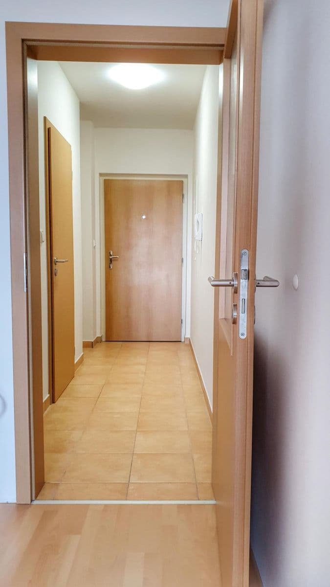 Prenájom bytu 2-izbový 38 m², Donínská, Praha, Praha Prenájom bytu 2-izbový 38 m², Donínská, Praha, Praha