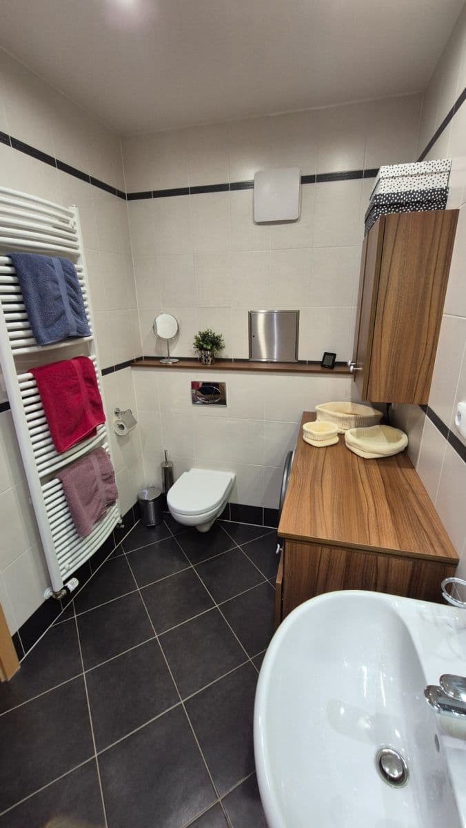 Prenájom bytu 3-izbový 60 m², Pavla Beneše, Praha, Praha Prenájom bytu 3-izbový 60 m², Pavla Beneše, Praha, Praha