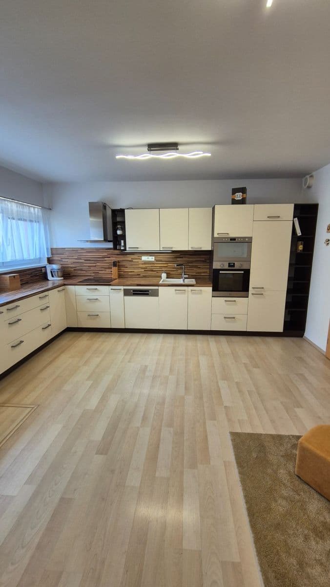 Prenájom bytu 3-izbový 60 m², Pavla Beneše, Praha, Praha Prenájom bytu 3-izbový 60 m², Pavla Beneše, Praha, Praha