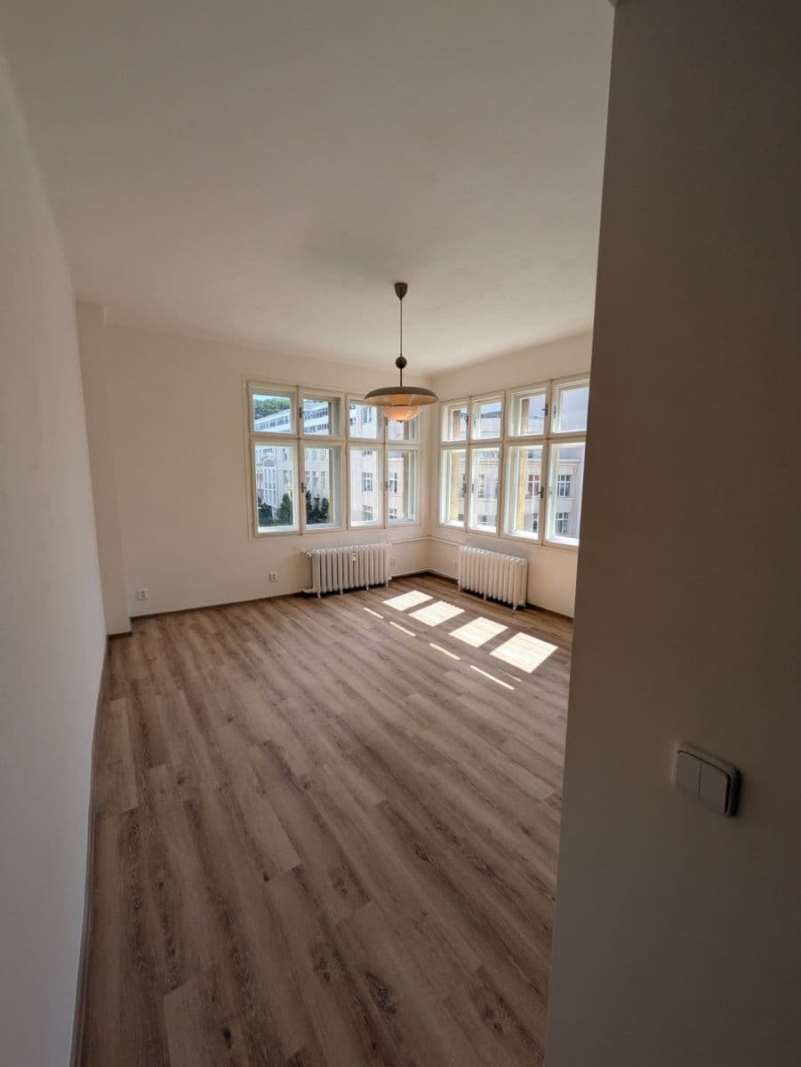 Prenájom bytu 2-izbový 50 m², Thámova, Praha, Praha Prenájom bytu 2-izbový 50 m², Thámova, Praha, Praha