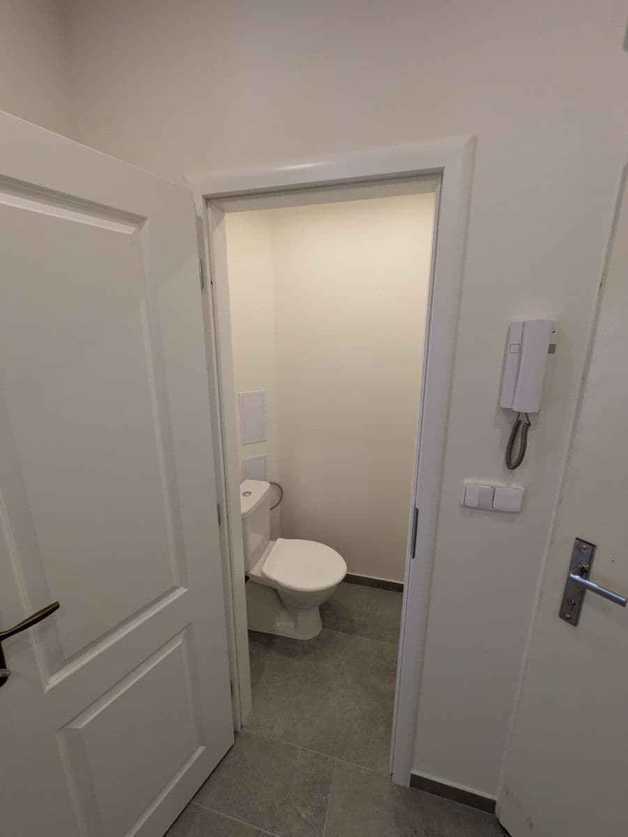 Prenájom bytu 2-izbový 50 m², Thámova, Praha, Praha Prenájom bytu 2-izbový 50 m², Thámova, Praha, Praha