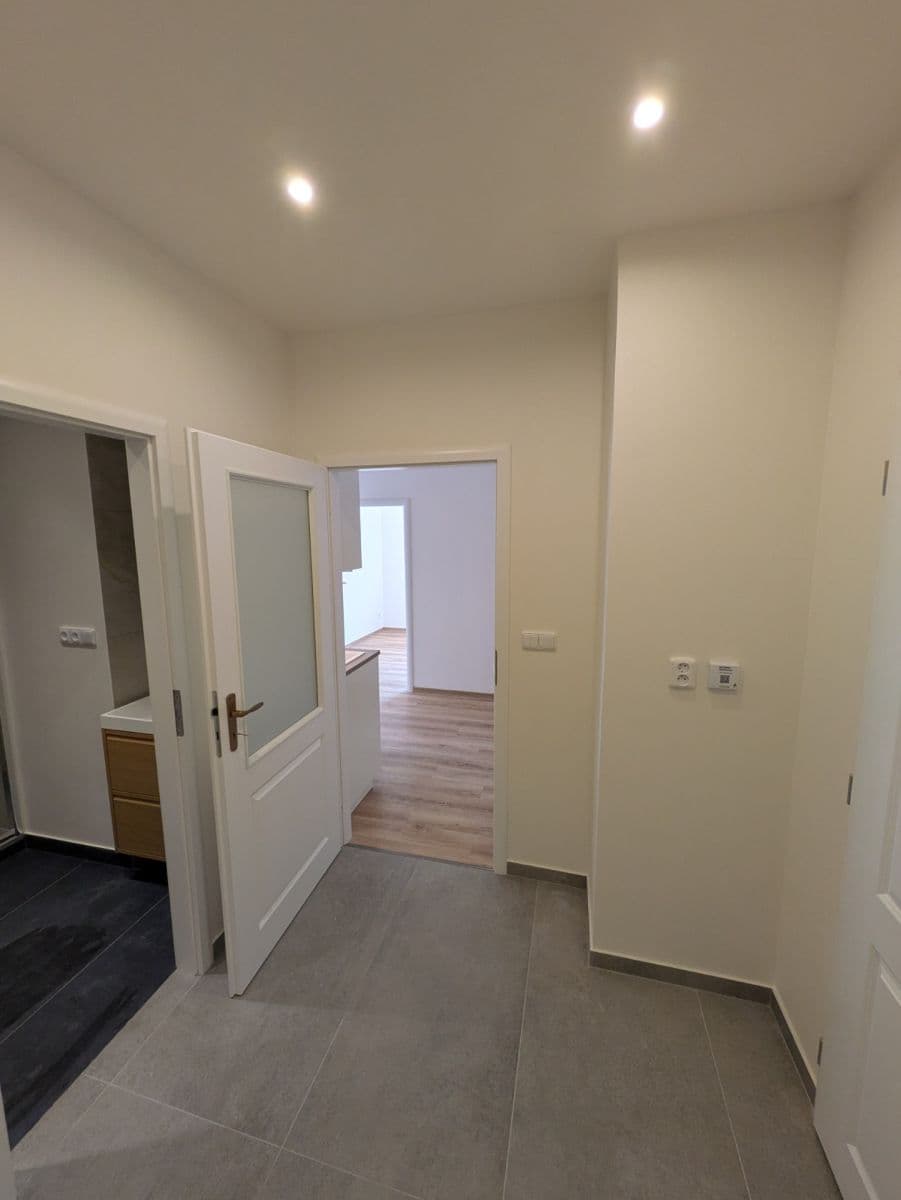 Prenájom bytu 2-izbový 50 m², Thámova, Praha, Praha Prenájom bytu 2-izbový 50 m², Thámova, Praha, Praha
