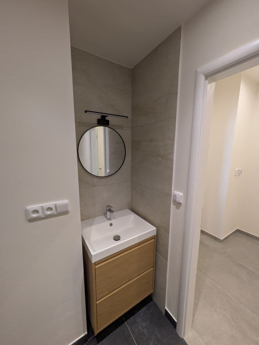 Prenájom bytu 2-izbový 50 m², Thámova, Praha, Praha Prenájom bytu 2-izbový 50 m², Thámova, Praha, Praha