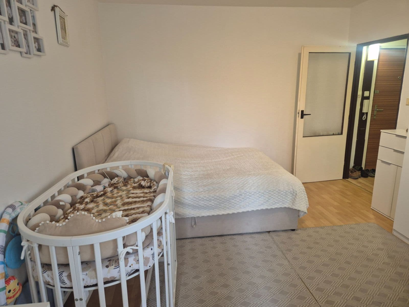 Prenájom bytu 1-izbový 26 m², Všehlušická, Slaný, Středočeský kraj Prenájom bytu 1-izbový 26 m², Všehlušická, Slaný, Středočeský kraj