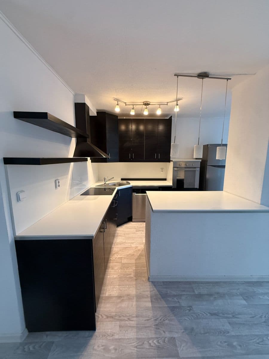 Prenájom bytu 4-izbový 92 m², Augustinova, Praha, Praha Prenájom bytu 4-izbový 92 m², Augustinova, Praha, Praha