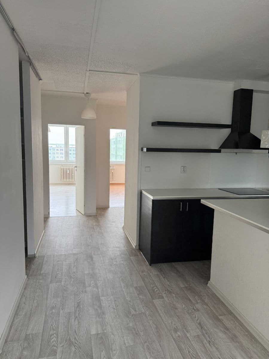 Prenájom bytu 4-izbový 92 m², Augustinova, Praha, Praha Prenájom bytu 4-izbový 92 m², Augustinova, Praha, Praha