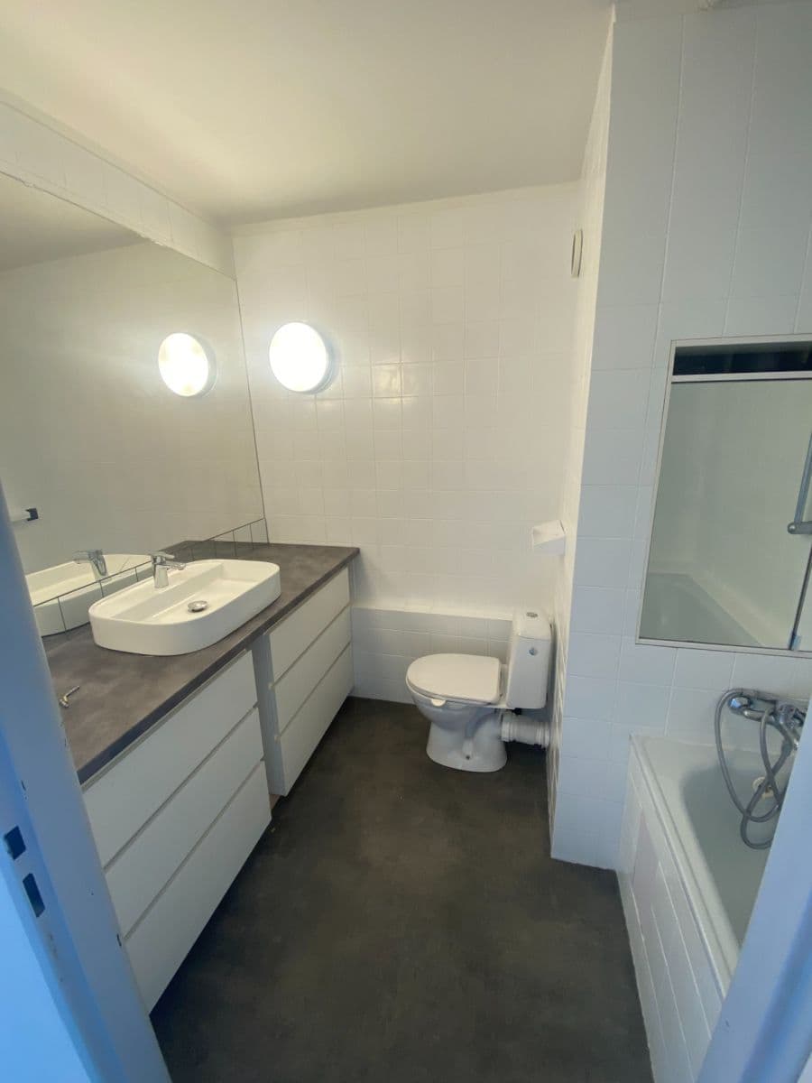 Prenájom bytu 4-izbový 92 m², Augustinova, Praha, Praha Prenájom bytu 4-izbový 92 m², Augustinova, Praha, Praha