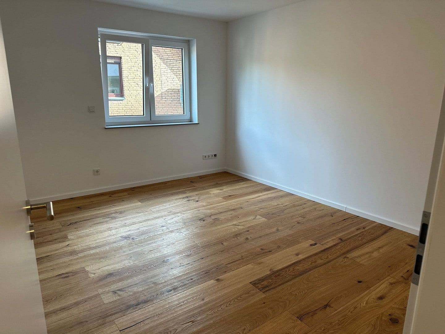 Prenájom bytu 3-izbový 109 m², Buchenstraße 39, Düsseldorf, Severné Porýnie - Westfálsko Prenájom bytu 3-izbový 109 m², Buchenstraße 39, Düsseldorf, Severné Porýnie - Westfálsko