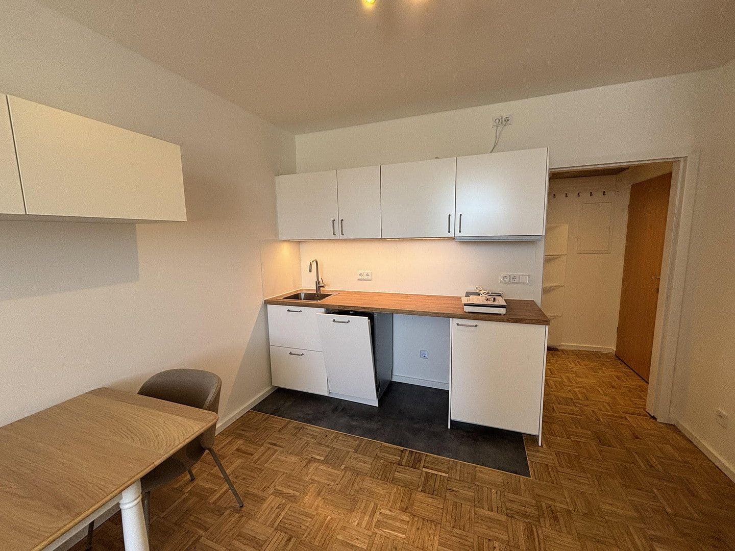 Prenájom bytu 1-izbový 22 m², München, Bavorsko Prenájom bytu 1-izbový 22 m², München, Bavorsko