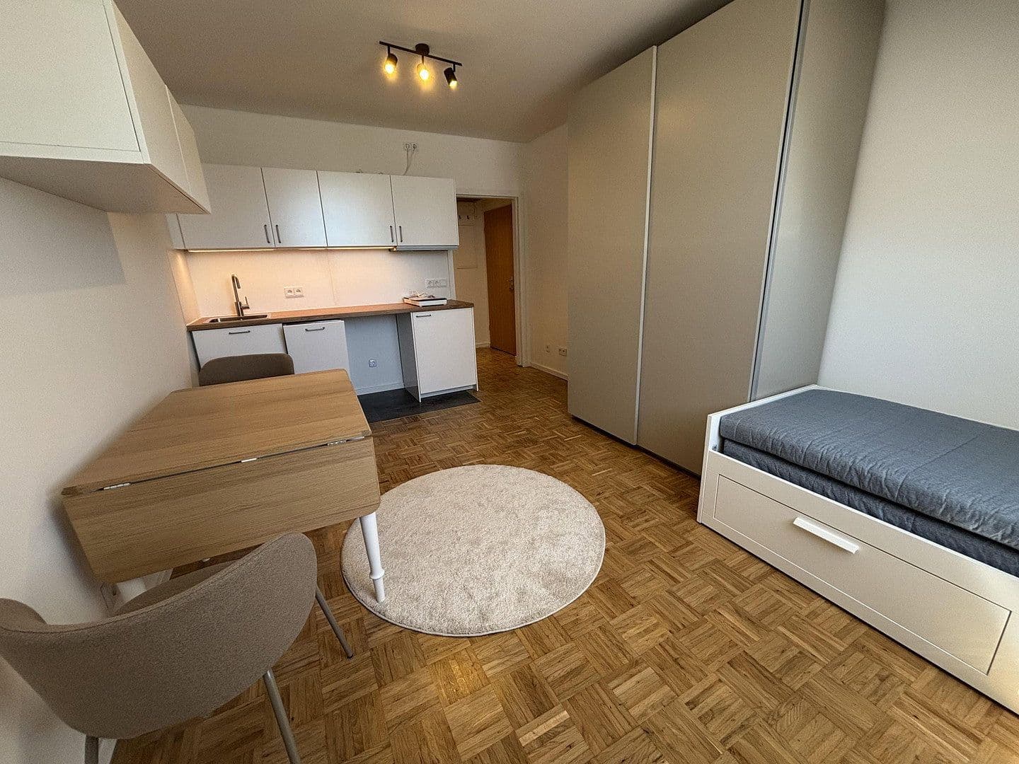 Prenájom bytu 1-izbový 22 m², München, Bavorsko Prenájom bytu 1-izbový 22 m², München, Bavorsko