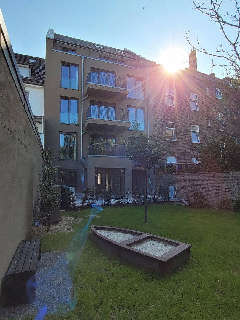 Prenájom bytu 3-izbový 80 m², Köln, Severné Porýnie - Westfálsko Prenájom bytu 3-izbový 80 m², Köln, Severné Porýnie - Westfálsko