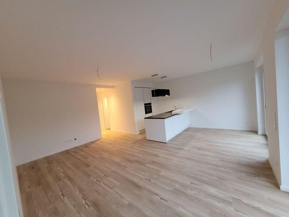 Prenájom bytu 3-izbový 80 m², Köln, Severné Porýnie - Westfálsko Prenájom bytu 3-izbový 80 m², Köln, Severné Porýnie - Westfálsko