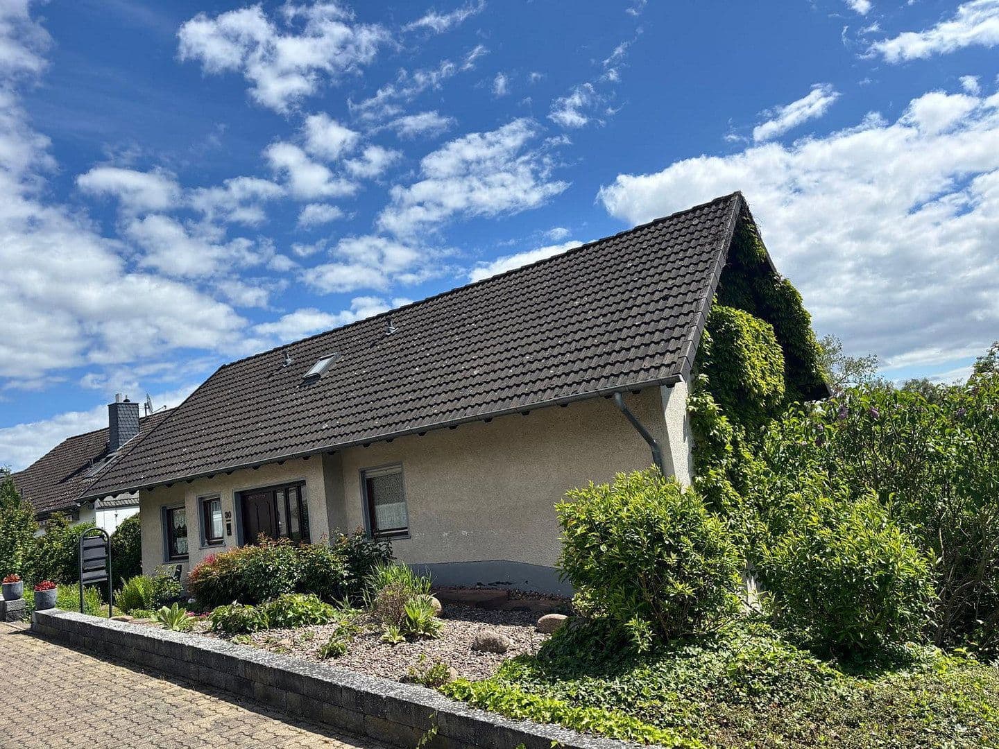 Predaj domu 240 m², pozemok 744 m², Elze, Dolné Sasko Predaj domu 240 m², pozemok 744 m², Elze, Dolné Sasko