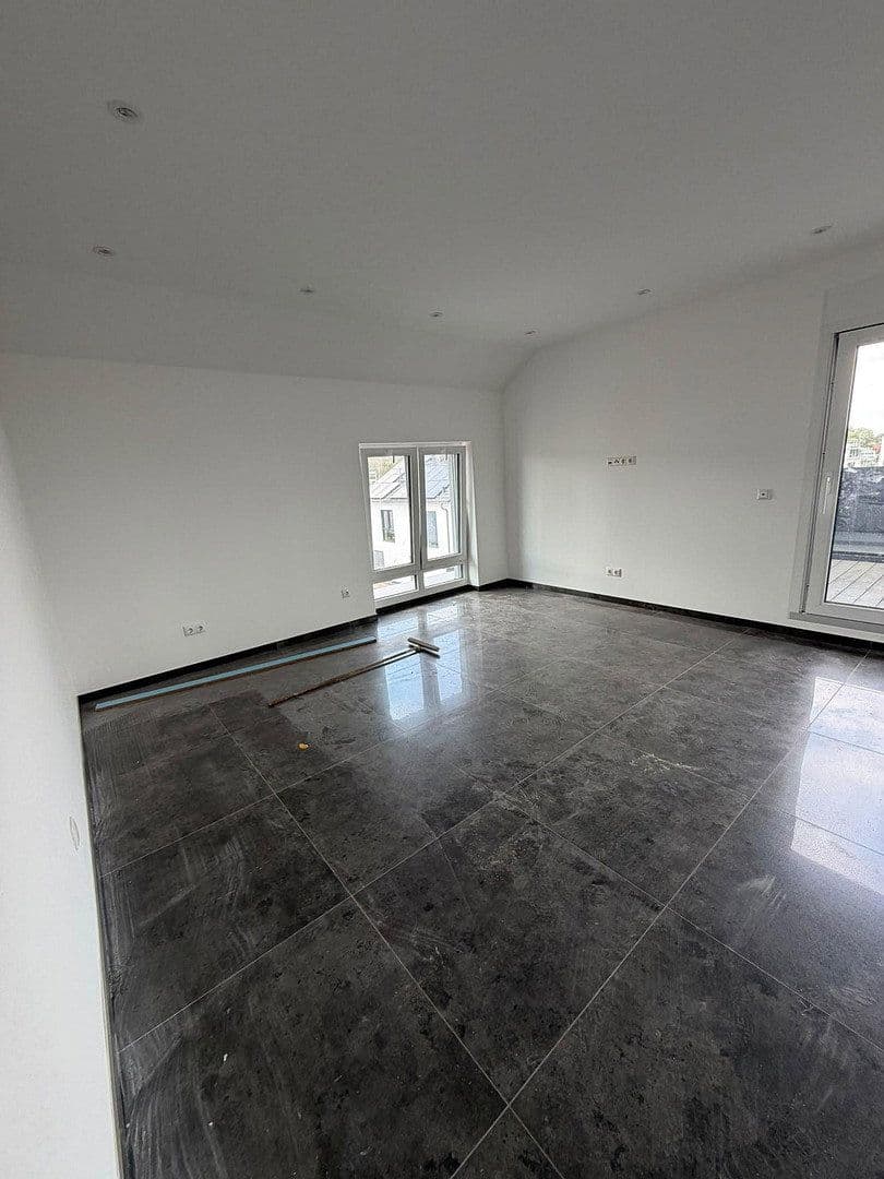 Prenájom bytu 4-izbový 105 m², Rodenbach, Hesensko Prenájom bytu 4-izbový 105 m², Rodenbach, Hesensko