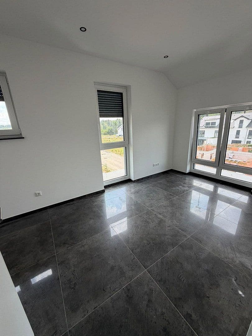 Prenájom bytu 4-izbový 105 m², Rodenbach, Hesensko Prenájom bytu 4-izbový 105 m², Rodenbach, Hesensko