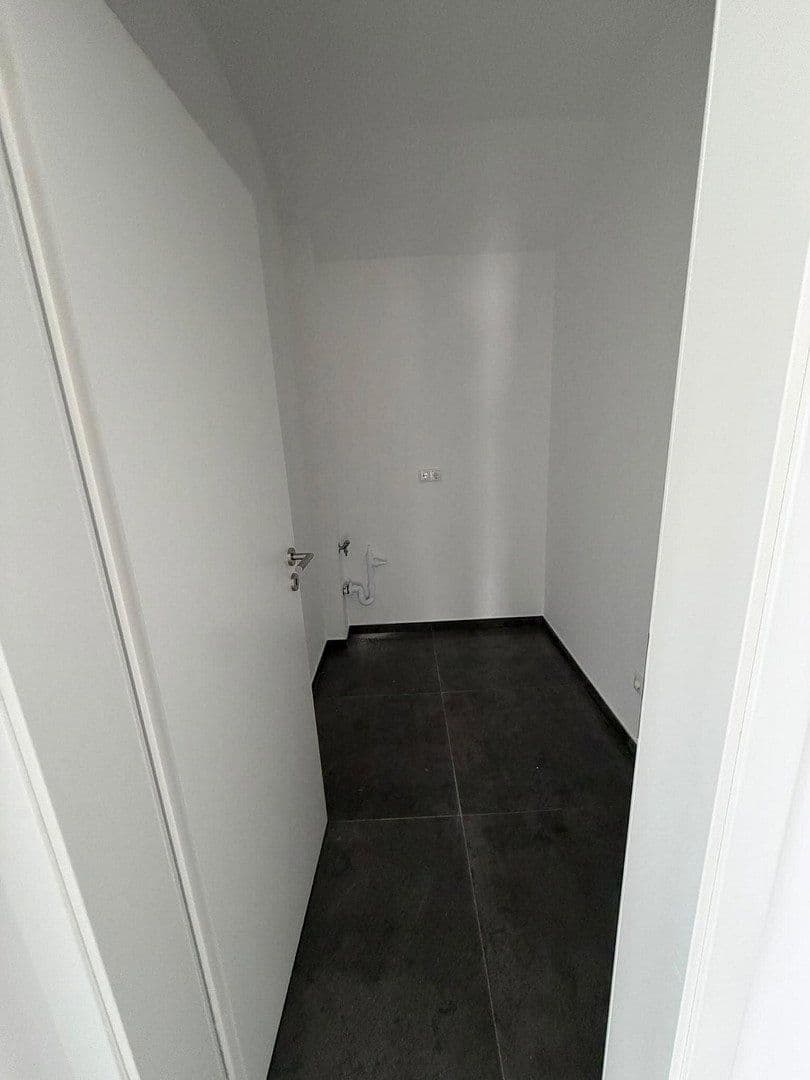 Prenájom bytu 4-izbový 105 m², Rodenbach, Hesensko Prenájom bytu 4-izbový 105 m², Rodenbach, Hesensko