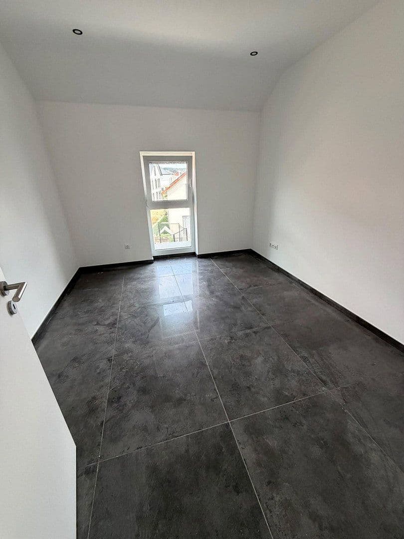 Prenájom bytu 4-izbový 105 m², Rodenbach, Hesensko Prenájom bytu 4-izbový 105 m², Rodenbach, Hesensko