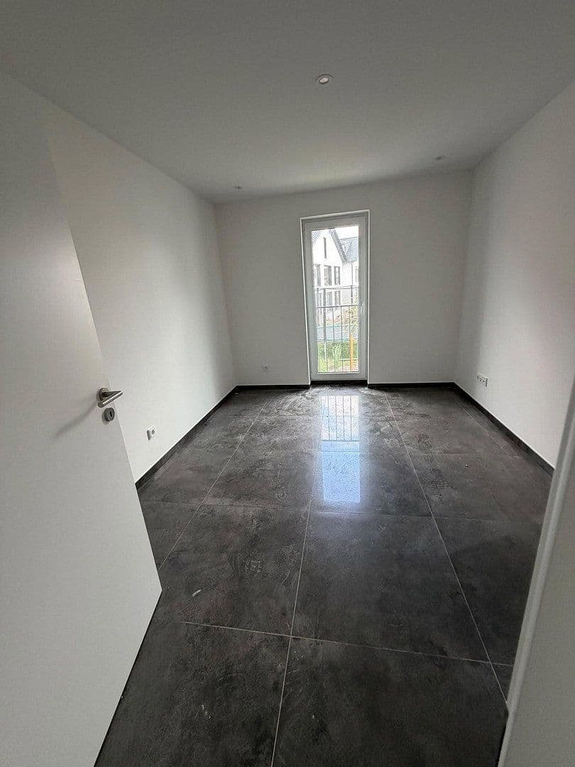 Prenájom bytu 5-izbový 142 m², Rodenbach, Hesensko Prenájom bytu 5-izbový 142 m², Rodenbach, Hesensko