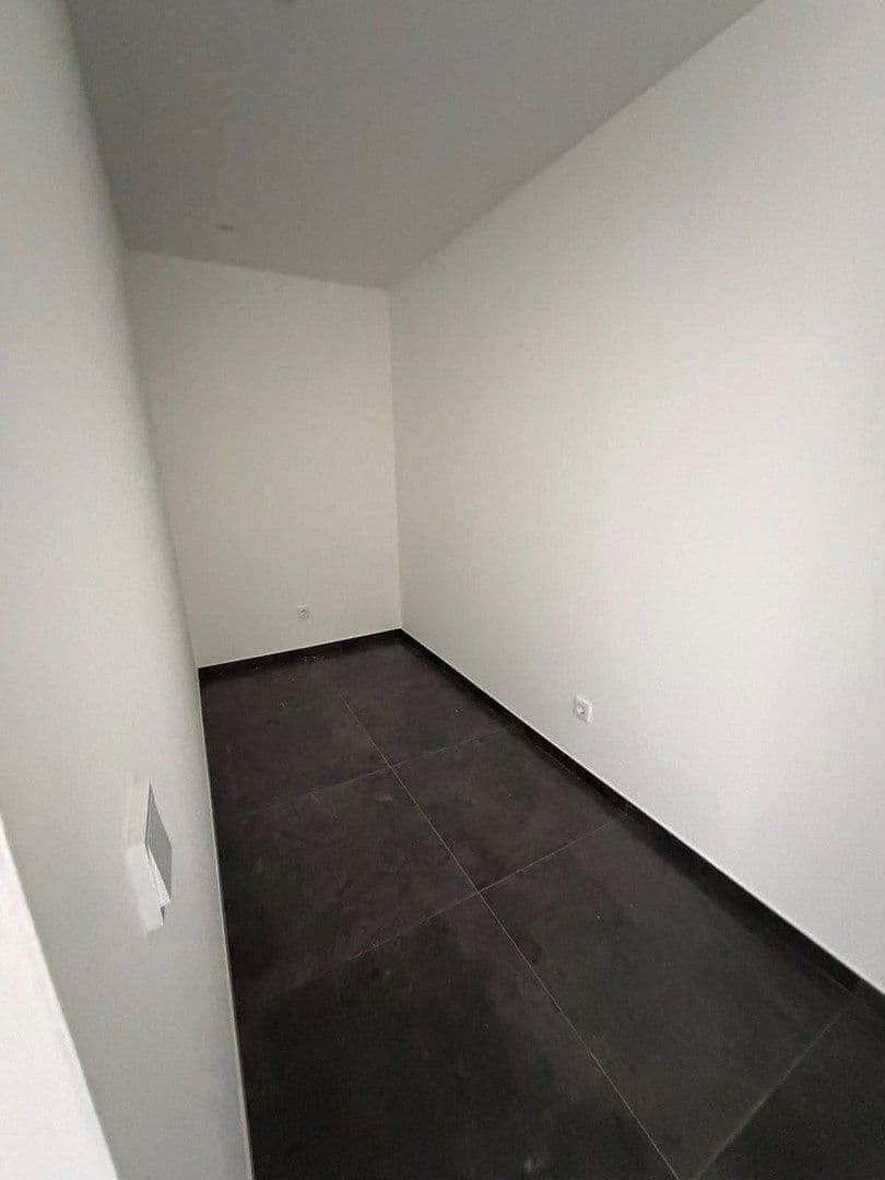 Prenájom bytu 5-izbový 142 m², Rodenbach, Hesensko Prenájom bytu 5-izbový 142 m², Rodenbach, Hesensko