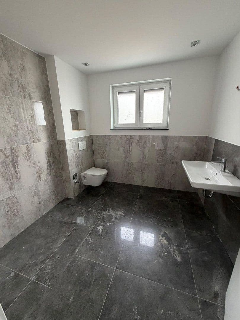 Prenájom bytu 5-izbový 142 m², Rodenbach, Hesensko Prenájom bytu 5-izbový 142 m², Rodenbach, Hesensko