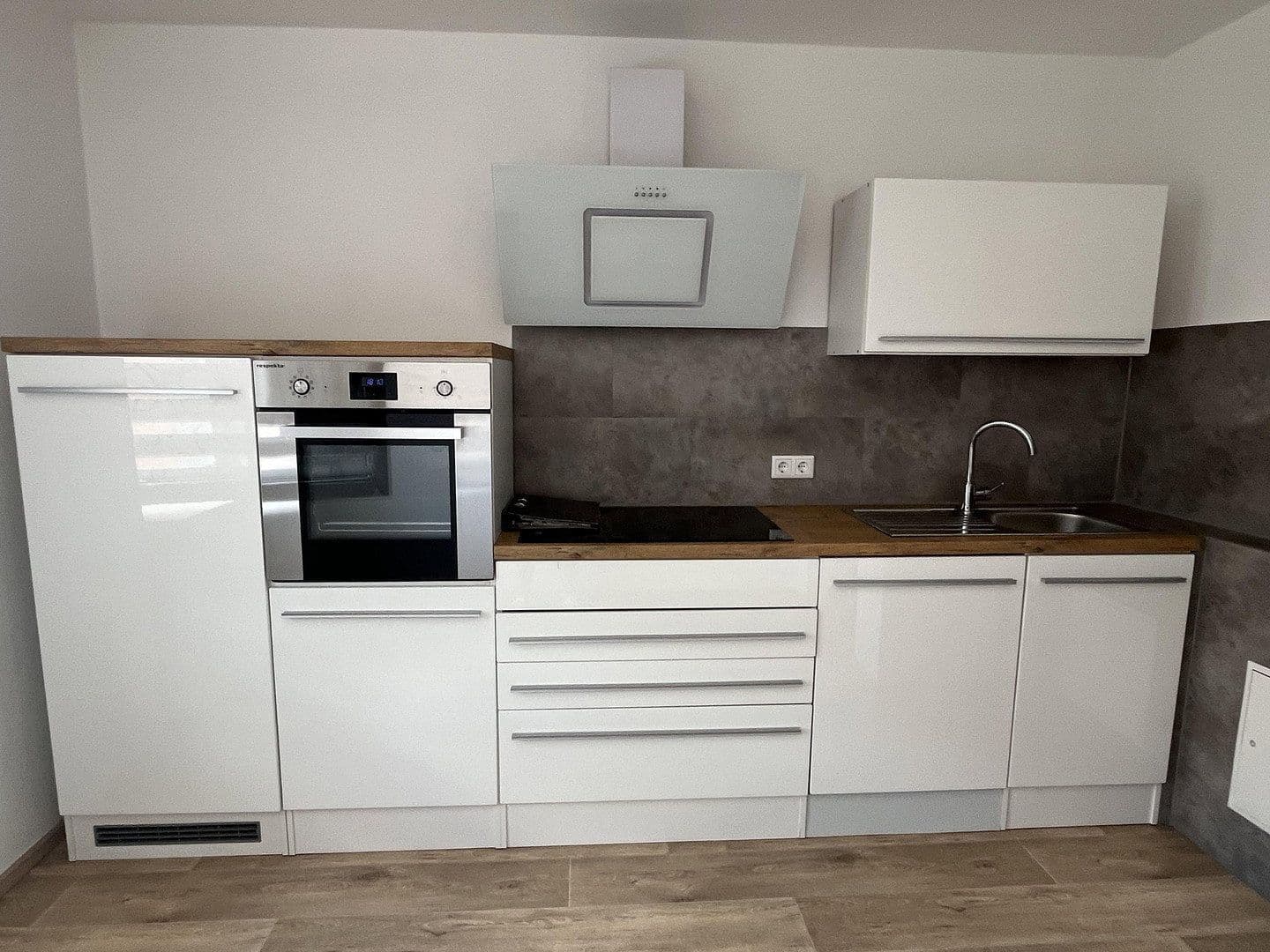 Prenájom bytu 1-izbový 33 m², Schloßweg 3, Bodenwöhr, Bavorsko Prenájom bytu 1-izbový 33 m², Schloßweg 3, Bodenwöhr, Bavorsko