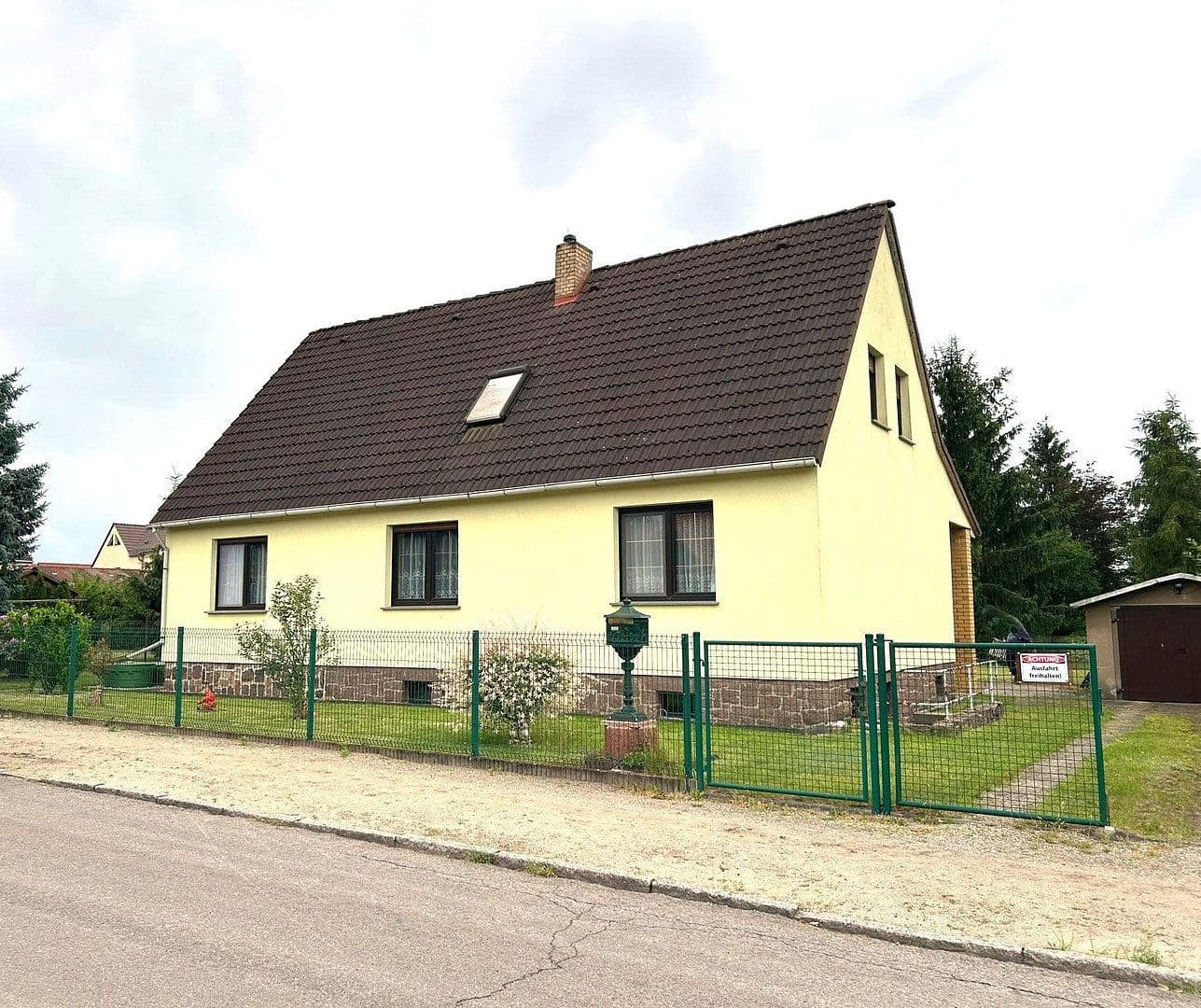 Predaj domu 160 m², pozemok 879 m², Schwarzheide, Brandenbursko Predaj domu 160 m², pozemok 879 m², Schwarzheide, Brandenbursko