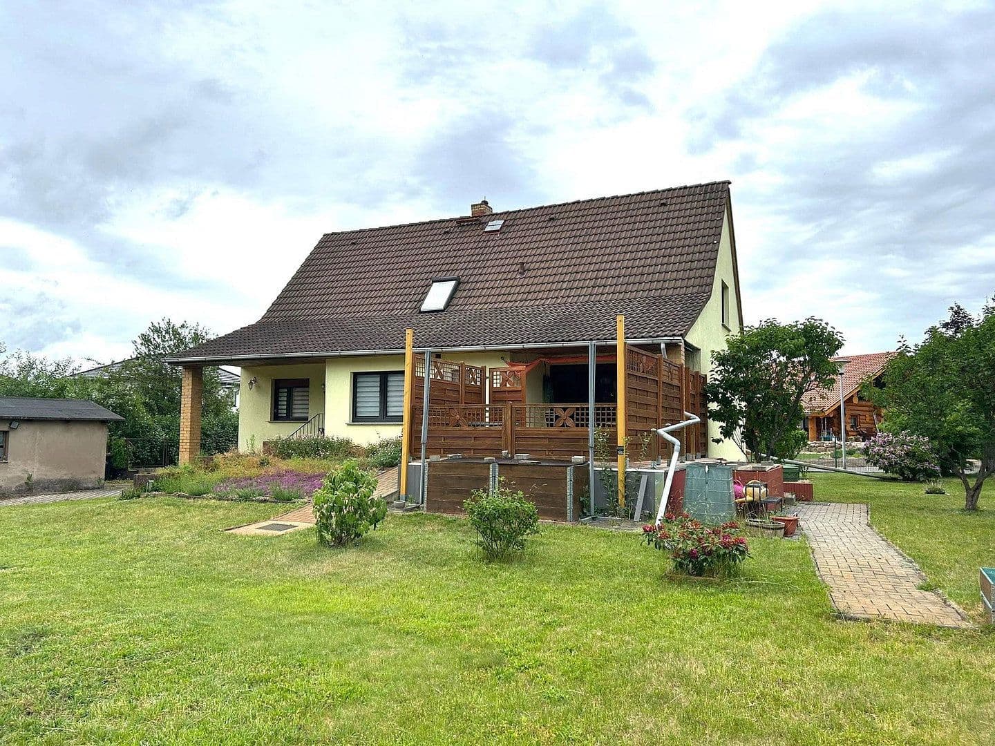 Predaj domu 160 m², pozemok 879 m², Schwarzheide, Brandenbursko Predaj domu 160 m², pozemok 879 m², Schwarzheide, Brandenbursko