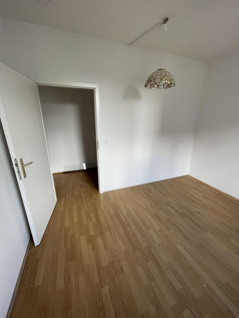 Prenájom bytu 3-izbový 68 m², Kniestraße 37, Hannover, Dolné Sasko Prenájom bytu 3-izbový 68 m², Kniestraße 37, Hannover, Dolné Sasko