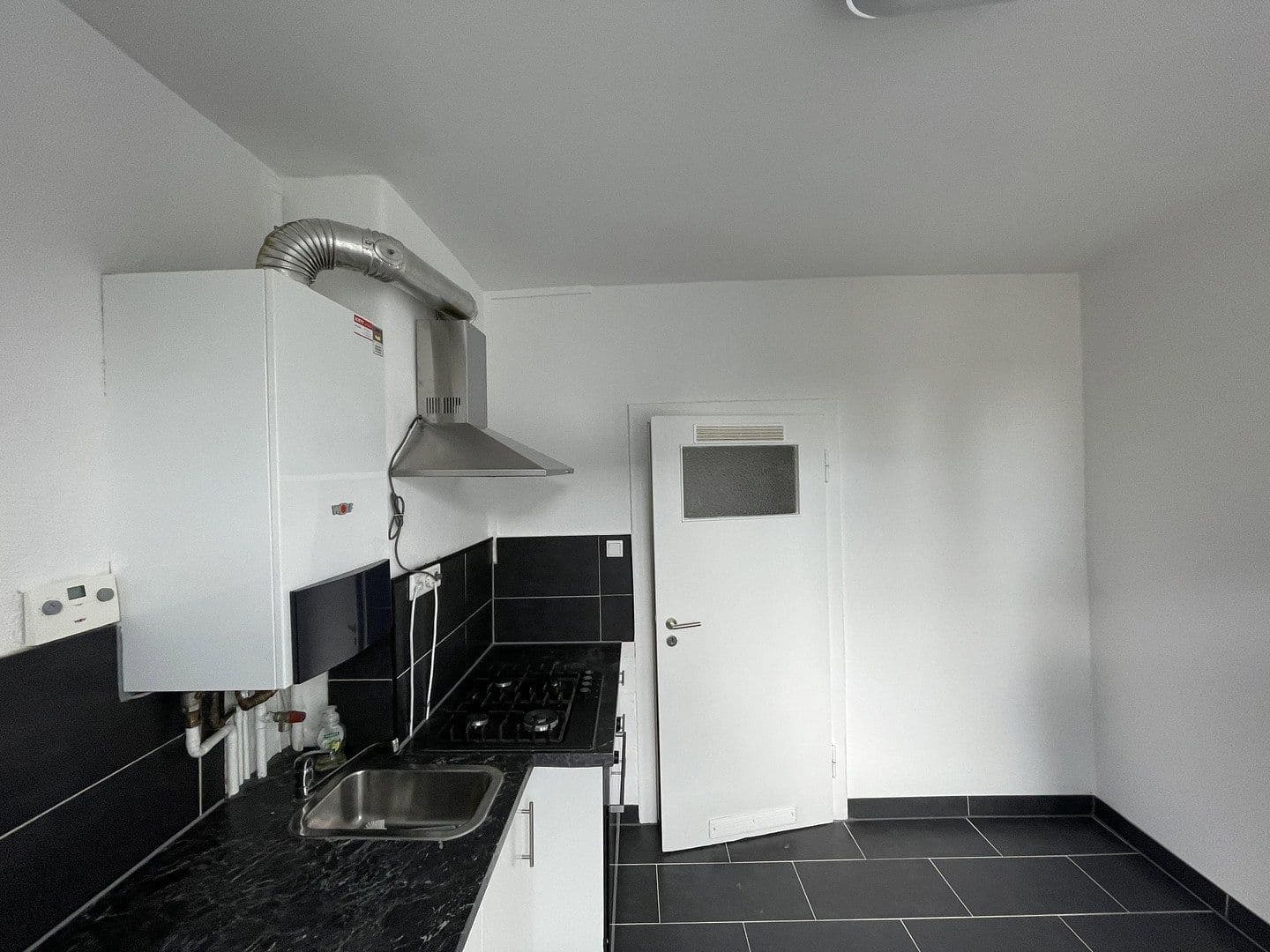 Prenájom bytu 3-izbový 68 m², Kniestraße 37, Hannover, Dolné Sasko Prenájom bytu 3-izbový 68 m², Kniestraße 37, Hannover, Dolné Sasko