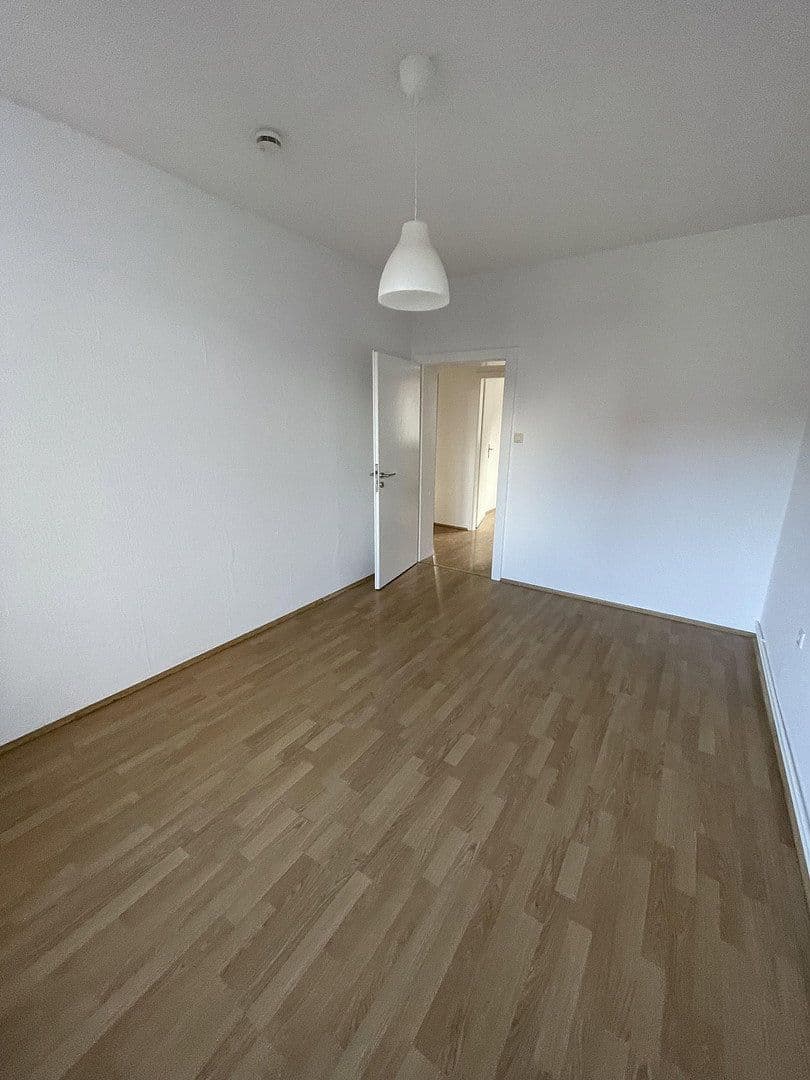 Prenájom bytu 3-izbový 68 m², Kniestraße 37, Hannover, Dolné Sasko Prenájom bytu 3-izbový 68 m², Kniestraße 37, Hannover, Dolné Sasko