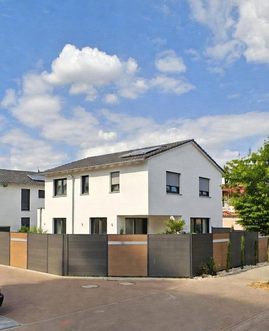 Predaj domu 135 m², pozemok 390 m², Ernst-Kunz Straße 96, Ludwigshafen am Rhein, Porýnie-Falcko Predaj domu 135 m², pozemok 390 m², Ernst-Kunz Straße 96, Ludwigshafen am Rhein, Porýnie-Falcko