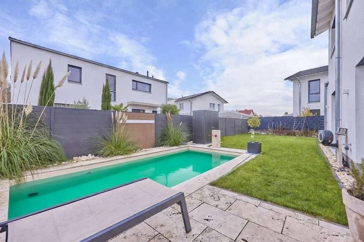 Predaj domu 135 m², pozemok 390 m², Ernst-Kunz Straße 96, Ludwigshafen am Rhein, Porýnie-Falcko Predaj domu 135 m², pozemok 390 m², Ernst-Kunz Straße 96, Ludwigshafen am Rhein, Porýnie-Falcko