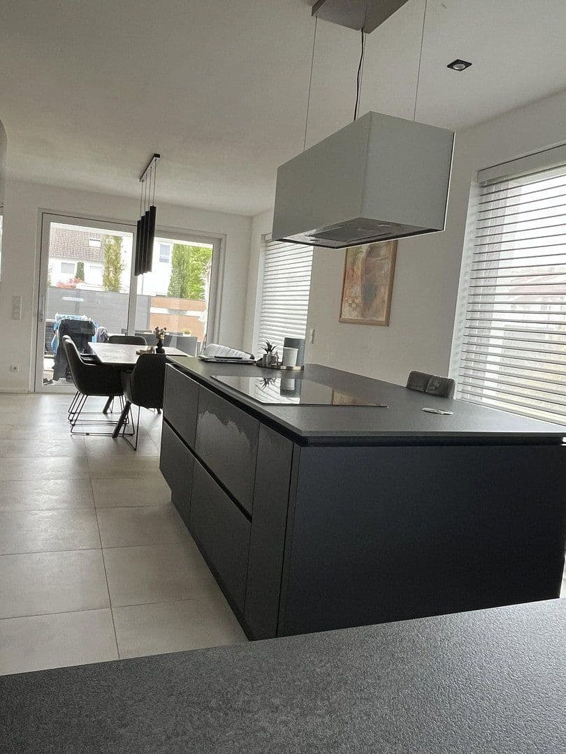 Predaj domu 135 m², pozemok 390 m², Ernst-Kunz Straße 96, Ludwigshafen am Rhein, Porýnie-Falcko Predaj domu 135 m², pozemok 390 m², Ernst-Kunz Straße 96, Ludwigshafen am Rhein, Porýnie-Falcko