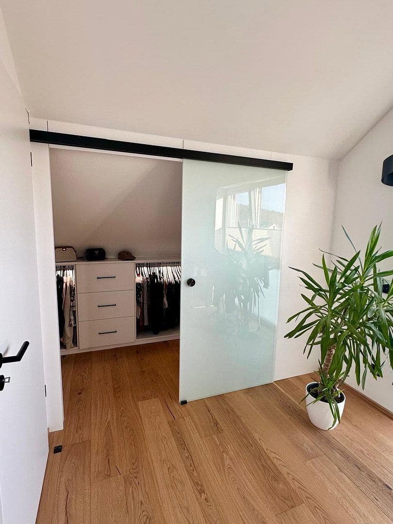 Predaj domu 116 m², pozemok 180 m², Saalhaupter Straße 26, Teugn, Bavorsko Predaj domu 116 m², pozemok 180 m², Saalhaupter Straße 26, Teugn, Bavorsko