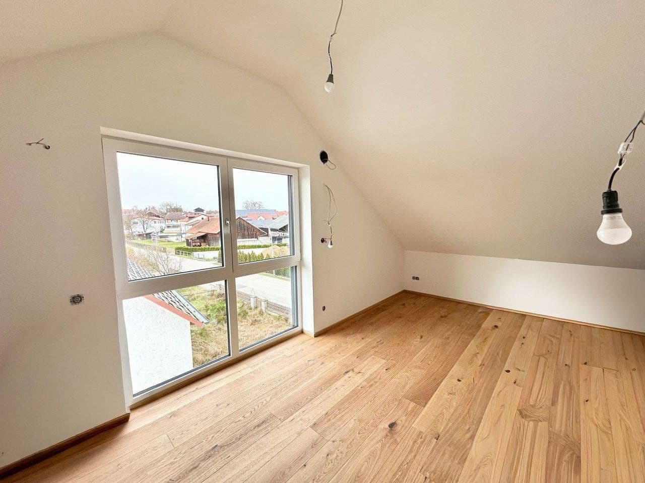 Predaj domu 116 m², pozemok 180 m², Saalhaupter Straße 26, Teugn, Bavorsko Predaj domu 116 m², pozemok 180 m², Saalhaupter Straße 26, Teugn, Bavorsko