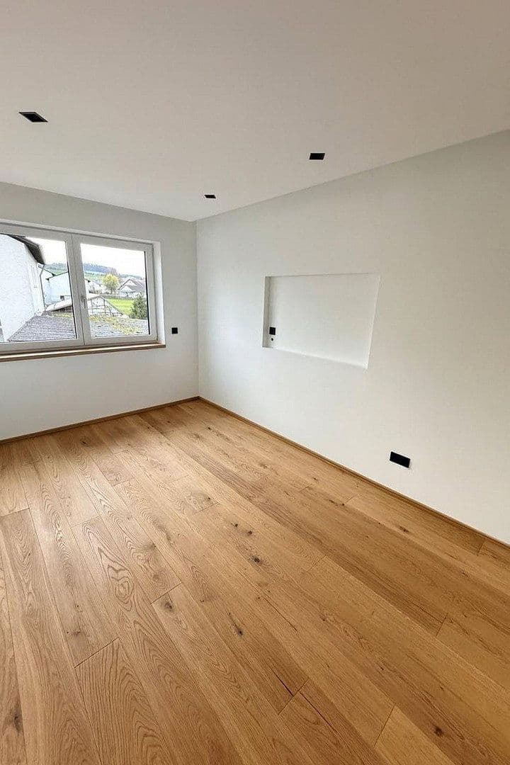 Predaj domu 116 m², pozemok 180 m², Saalhaupter Straße 26, Teugn, Bavorsko Predaj domu 116 m², pozemok 180 m², Saalhaupter Straße 26, Teugn, Bavorsko