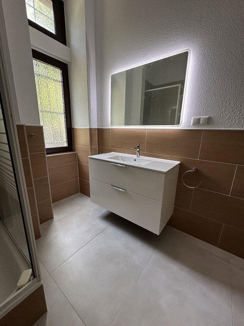 Prenájom bytu 4-izbový 115 m², Offenbach, Hesensko Prenájom bytu 4-izbový 115 m², Offenbach, Hesensko