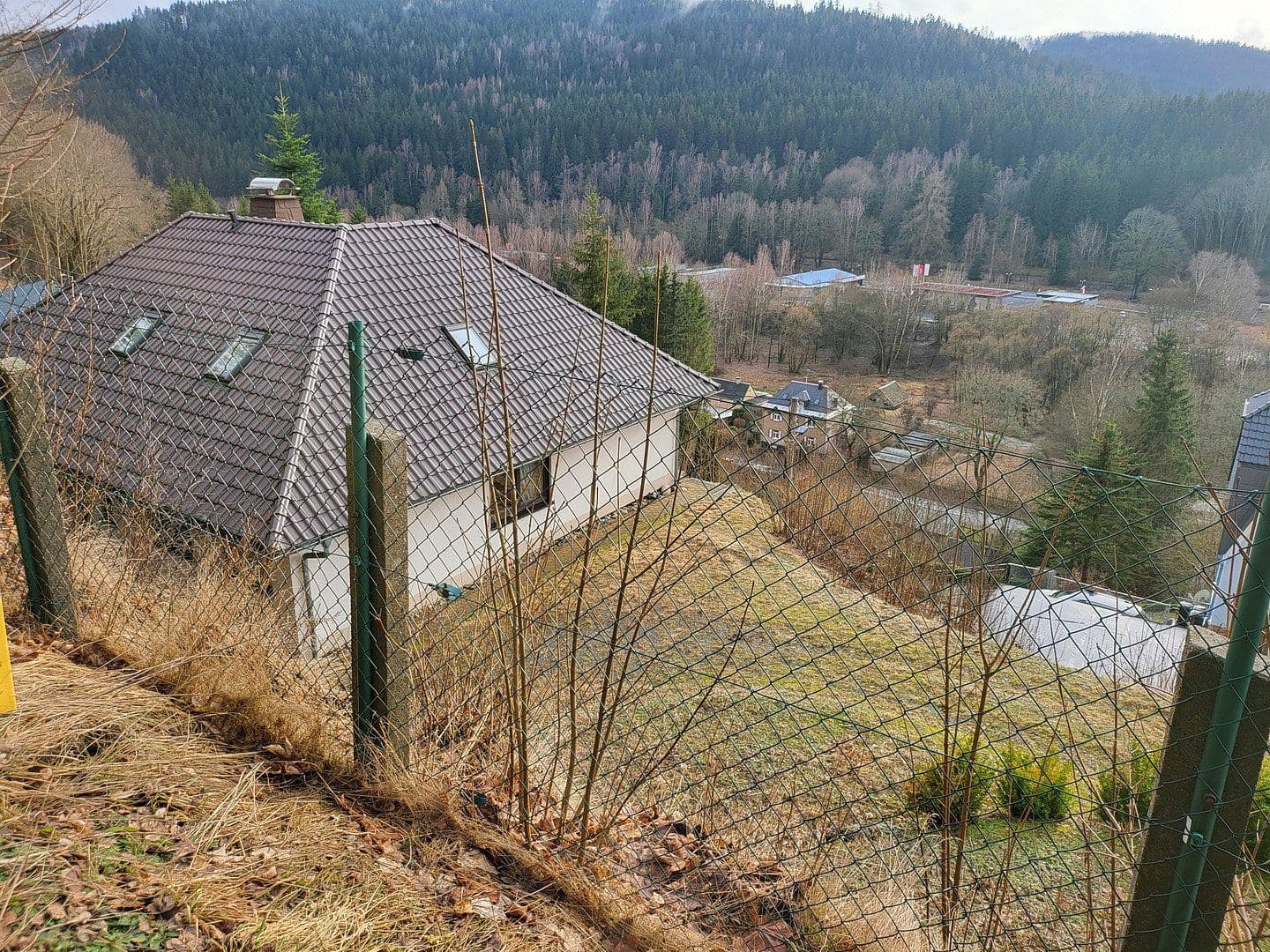 Predaj domu 199 m², pozemok 1.550 m², Klingenthal, Sasko Predaj domu 199 m², pozemok 1.550 m², Klingenthal, Sasko