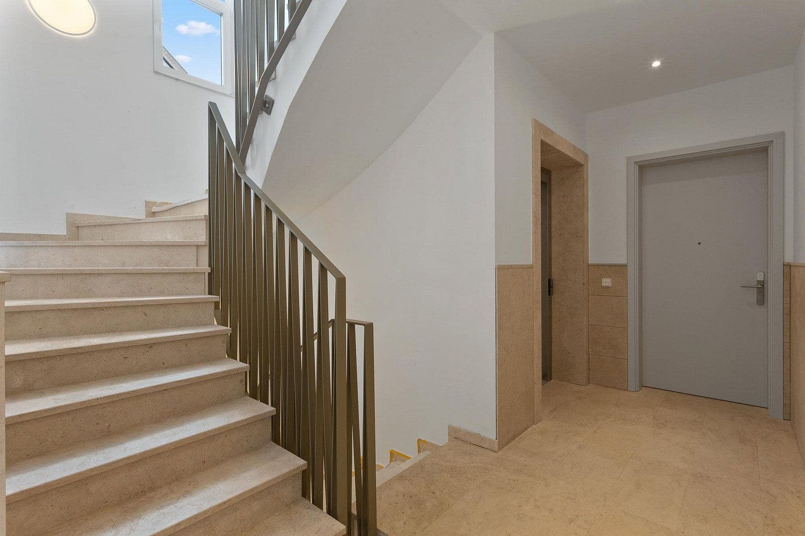 Prenájom bytu 4-izbový 166 m², Liebfrauenstraße 12, Oberursel (Taunus), Hesensko Prenájom bytu 4-izbový 166 m², Liebfrauenstraße 12, Oberursel (Taunus), Hesensko