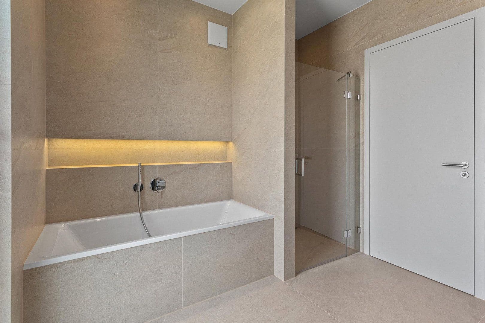 Prenájom bytu 4-izbový 166 m², Liebfrauenstraße 12, Oberursel (Taunus), Hesensko Prenájom bytu 4-izbový 166 m², Liebfrauenstraße 12, Oberursel (Taunus), Hesensko