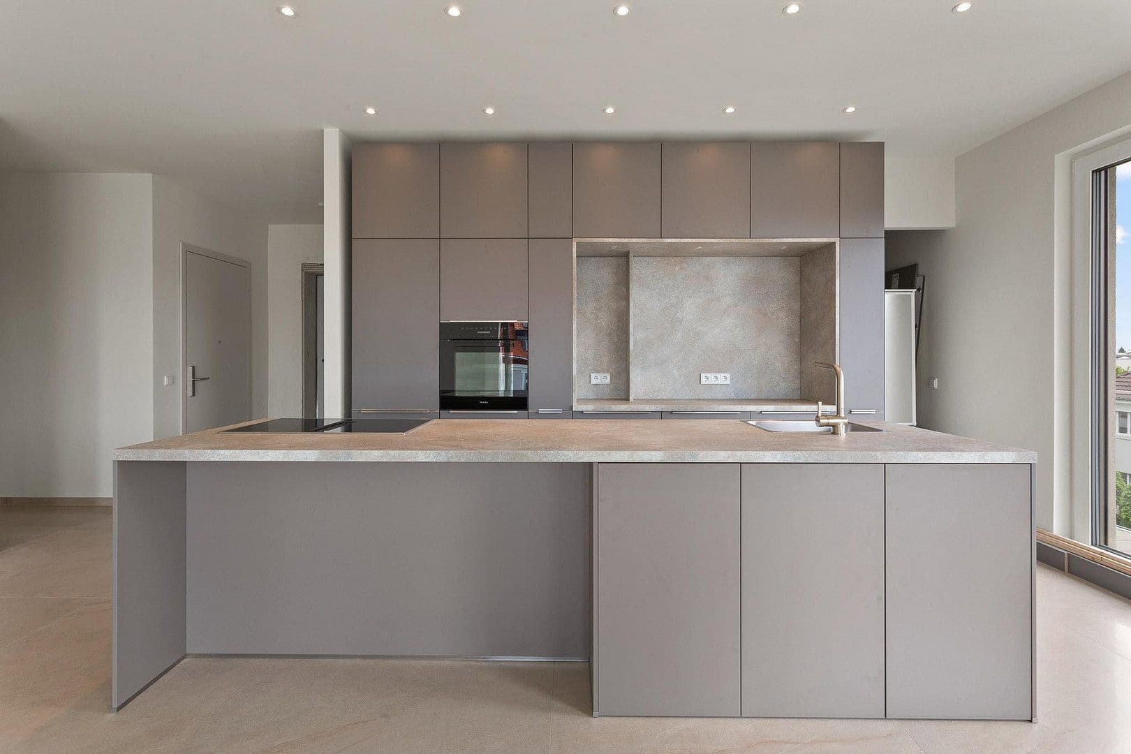 Prenájom bytu 4-izbový 166 m², Liebfrauenstraße 12, Oberursel (Taunus), Hesensko Prenájom bytu 4-izbový 166 m², Liebfrauenstraße 12, Oberursel (Taunus), Hesensko