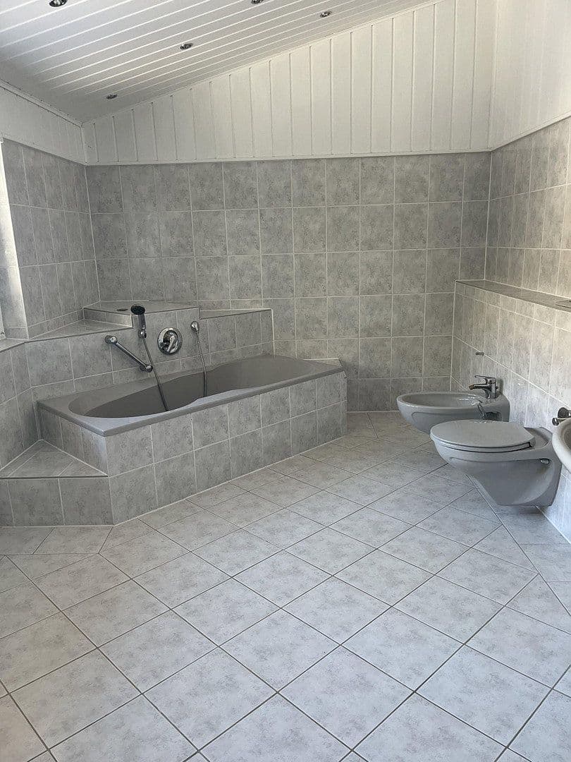 Predaj domu 140 m², pozemok 1.930 m², Hauptstraße 2, Hönningen, Porýnie-Falcko Predaj domu 140 m², pozemok 1.930 m², Hauptstraße 2, Hönningen, Porýnie-Falcko